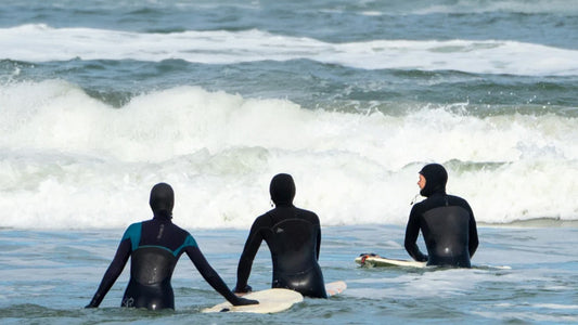 How to stay warm in the sea in winter