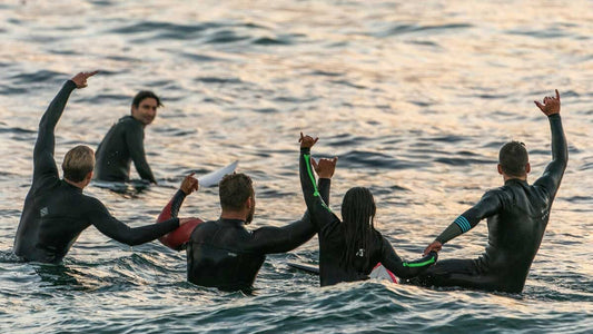Wetsuit Centre Blog Header Surfers Paddle Out In Their Wetsuits 