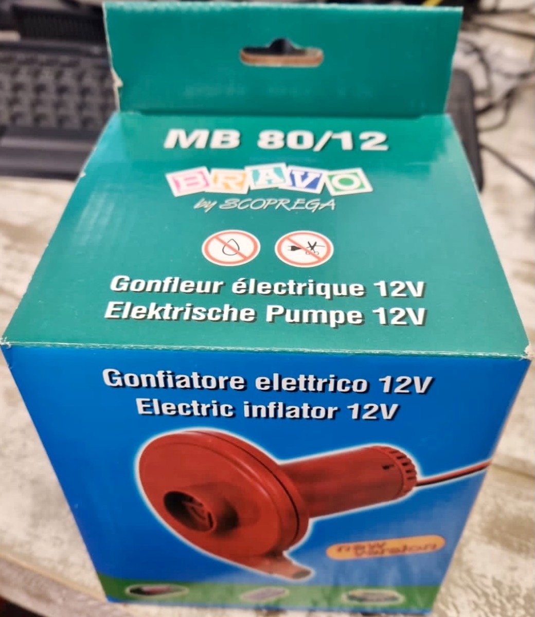 Bravo Electric Inflator 12 Volt - Red - Packaging 