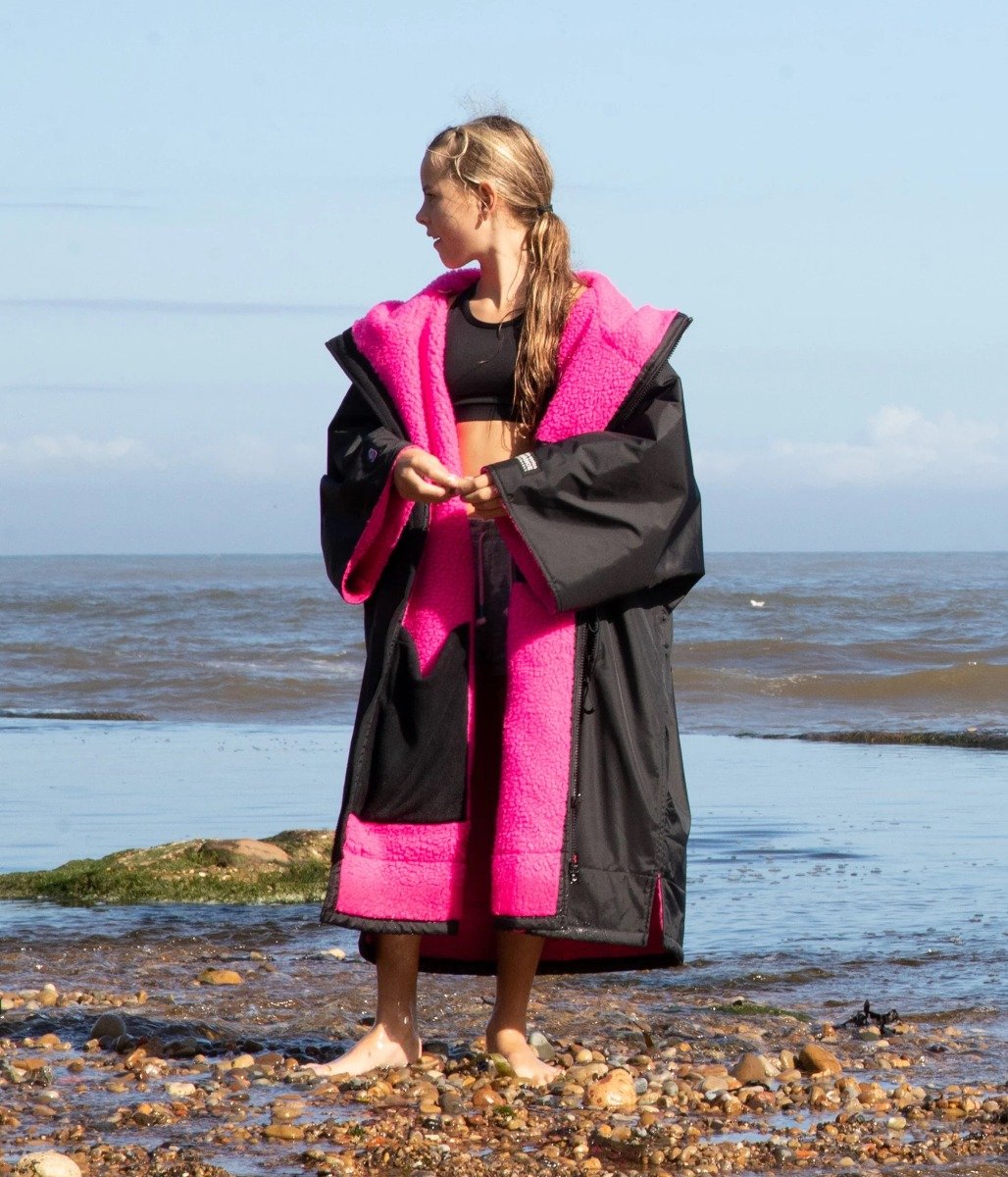 Dryrobe Advance Short Sleeve Changing Robe - Kids Age 5-9 - Black / Pink