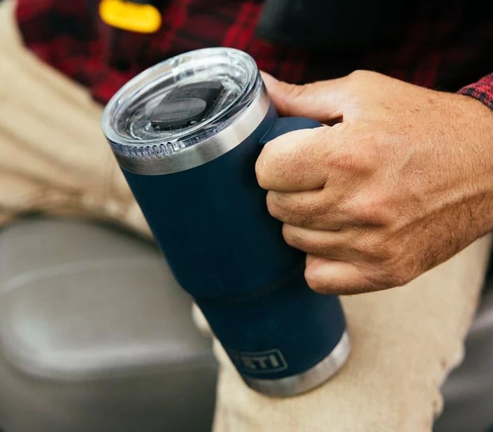 Yeti Rambler 20oz Travel Mug - Navy