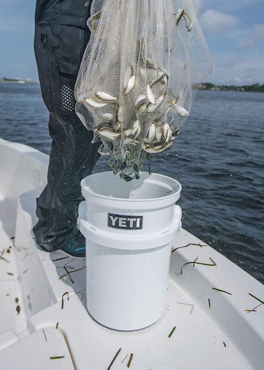 Yeti Loadout Bucket - Dessert Tan